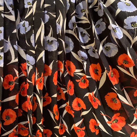 Ann Taylor Pleated Skirt. Sz 6. - Picture 3 of 5